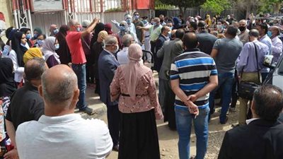 معاناة أولياء الأمور في رحلة استخراج البطاقات الصحية للتقديم بالمدارس بالمنوفية.. تفاصيل