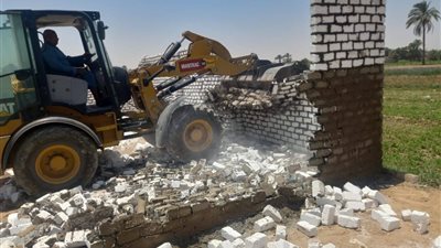 إزالة 12 حالة تعدٍ على أملاك الدولة وحماية النيل بمساحة 1584متر مربع في قنا