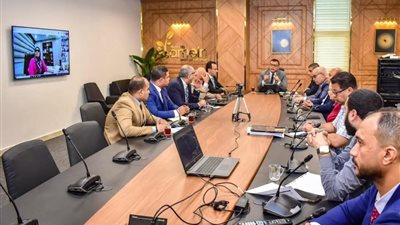 وزير الإسكان يتابع مشروعات المدن الجديدة ويوجه بتكثيف أعمال صيانة ورفع كفاءة الطرق