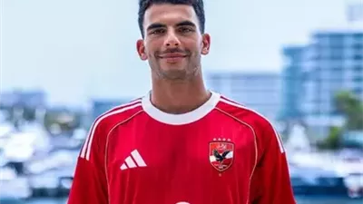 أحمد سيد زيزو يظهر في ملعب التتش لأول مرة بقميص الأهلي