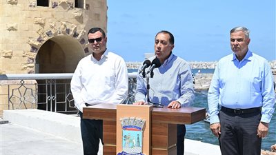 مدبولي: بدأنا مصدات أمواج لحماية شواطئ الإسكندرية من آثار التغيرات المناخية