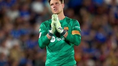 تير شتيجن يرفض الرحيل ويتمسك بالبقاء رغم خروجه من حسابات فليك في برشلونة