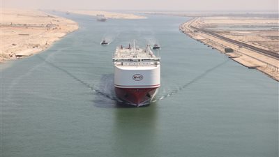 عبور احدي أكبر حاملات السيارات BYD XI'AN في العالم لقناة السويس