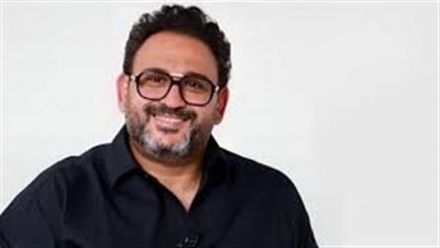 أكرم حسني يوضح حقيقة فيديو «الخناقة».. تفاصيل