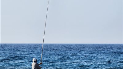 منها التلوث.. أزمات تهدد أرزاق الصيادين والبيئة البحرية