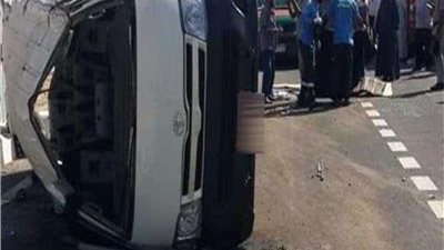 انقلاب ميكروباص على طريق أسيوط الصحراوي يتسبب في إصابة 16 شخصًا.. تفاصيل