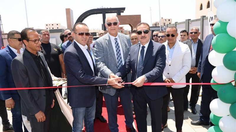 أثناء الإفتتاح