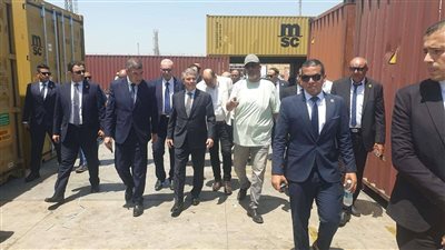 رئيس مصلحة الجمارك.. فى جولة ميدانية بميناء بورسعيد:  نعمل على تحسين الأداء الجمركي لتقليل زمن وتكلفة الإفراج