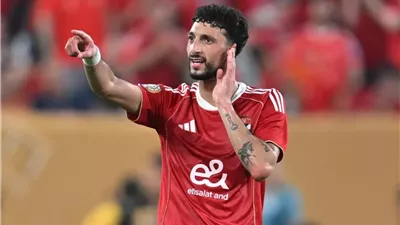   شوبير يكشف تفاصيل أزمة بين الأهلي وكولومبوس بسبب وسام أبو علي