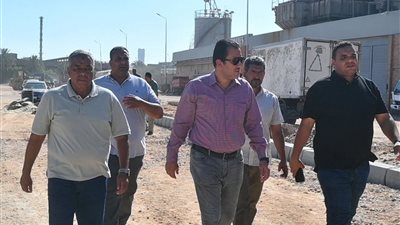 وزير الإسكان يتابع مشروعات تطوير الصرف الصناعي بالمناطق الصناعية بالعاشر من رمضان