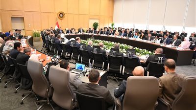 وزير الصناعة والنقل يترأس الاجتماع السابع والعشرين للمجموعة الوزارية للتنمية الصناعية