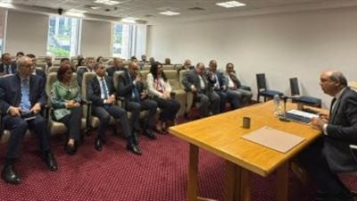 خطة تطوير مطارات مصر 2025.. وزير الطيران يكشف التفاصيل أمام السفراء الجدد