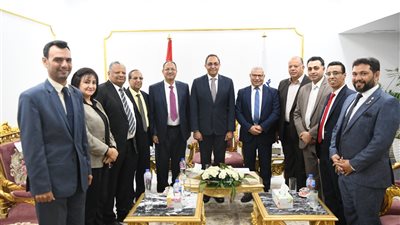 محافظ قنا يستقبل وفد الكنيسة الإنجيلية لبحث سبل التعاون المشترك وتعزيز الروابط المجتمعية