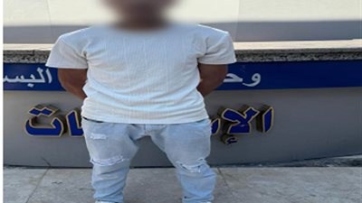 لمس أجزائها الحساسة.. ضبط عامل تحرش بسيدة داخل ميكروباص في البساتين