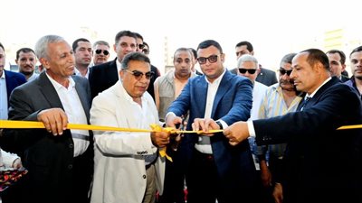 يقدم 49 خدمة.. وزير الإسكان ومحافظ الدقهلية يفتتحان مركز خدمة عملاء مياه الشرب بنبروه