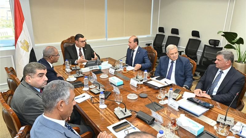 اجتماع وزير الإسكان
