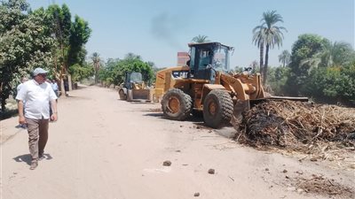 محافظ أسيوط يؤكد استمرار حملات تطهير الترع والمصارف لتحسين كفاءة الري