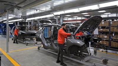 مصانع السيارات المحلية تنتعش.. ورابطة المصنعين: لا اختبارات تصادم حتى الآن