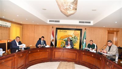 محافظ الفيوم يوجه بتكثيف عمل اللجان للانتهاء من الملفات في أقرب وقت