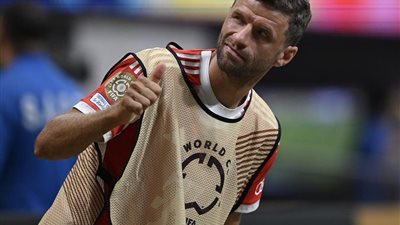 توماس مولر يعلن استمراره في الملاعب ويفكر في خوض تجربة بالدوري الأمريكي