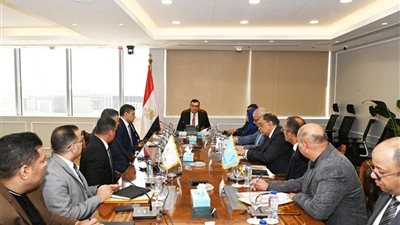 وزير الإسكان يرأس اجتماعًا لمتابعة تقدم المشروعات السكنية في بورسعيد