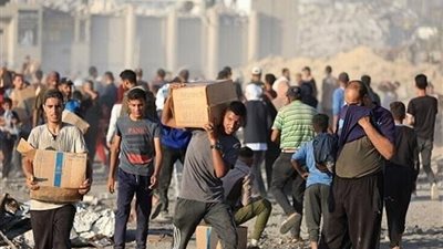 خبير علاقات دولية : السماح بدخول المساعدات لغزة.. محاولة لإمتصاص الغضب الدولي