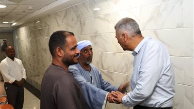 جولة ميدانية لمحافظ أسوان بمستشفى كوم أمبو المركزي