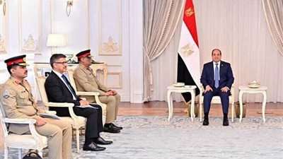 السيسي يستقبل رئيس أركان باكستان ويؤكد أهمية تعزيز التعاون العسكري 