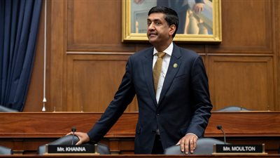 ديمقراطيون بالكونغرس يسعون للحصول على كتاب مرتبط بـ جيفري إبستين.. ما علاقته بترامب؟