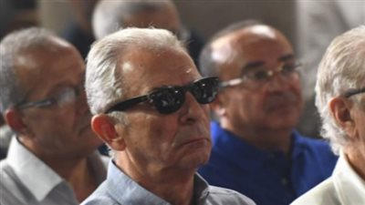 دموع النجوم في وداع لطفي لبيب.. محمود حميدة يتصدر المشهد