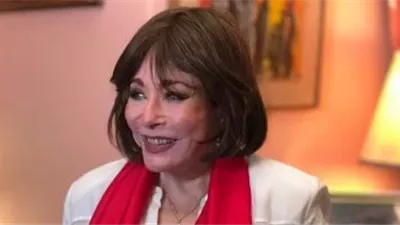 أحمد المسلماني يكرم لبنى عبد العزيز بوسام ماسبيرو للإبداع