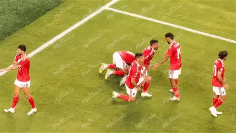 نجم الأهلي يرحل عن
