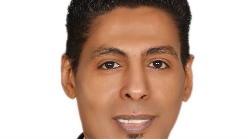الكاتب السياسي شريف