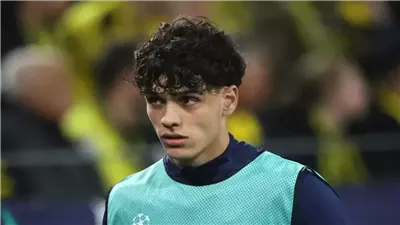 وسط اهتمام أوروبي متزايد.. غموض يحيط بمستقبل هيكتور فورت مع برشلونة