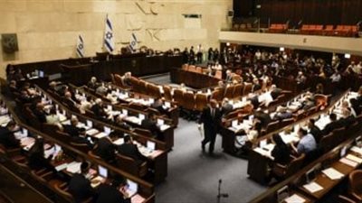 استطلاع: رئيس الوزراء الإسرائيلي السابق قد يقلب موازين الكنيست القادمة