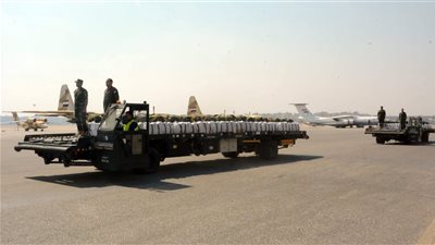 تنفيذا لتوجيهات الرئيس السيسي.. مصر تواصل الإسقاط الجوي للمساعدات على غزة