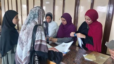 وسط إقبال كبير.. عميد تربية الأزهر بأسيوط يتابع سير اختبارات القدرات