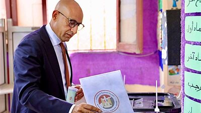 وزير التعليم يدلي بصوته في انتخابات مجلس الشيوخ 2025 بلجنة مدرسة رشيد الابتدائية