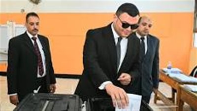 بعد الإدلاء بصوته.. وزير الإسكان يدعو المصريين للمشاركة في انتخابات الشيوخ