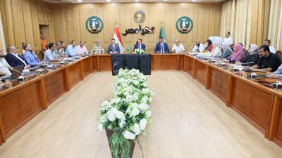 محافظ المنوفية يلتقي عدد من المستثمرين لمناقشة واستعراض أهم الفرص الاستثمارية 