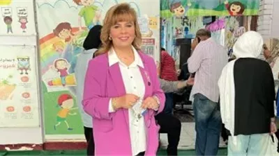 أمينة النقابات المهنية بمصر الجديدة تُدلي بصوتها في انتخابات مجلس الشيوخ 2025