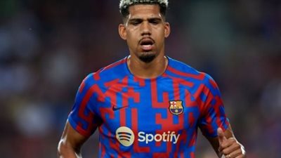 رد حاسم من رونالد أراخو بشأن مستقبله مع برشلونة الإسباني