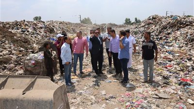 محافظ المنوفية يفاجئ مقلب قمامة بركة السبع للوقوف على سير العمل 