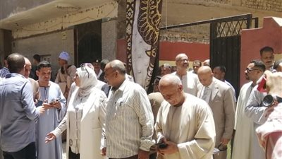 وفاء رشاد تتفقد اللجان الانتخابية بقنا.. وتؤكد: المصريين سطروا تاريخ جديد 