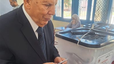  أمين المجالس المحلية بالجبهة الوطنية يدلي بصوته.. ويؤكد: المشاركة بالانتخابات واجب وطني 