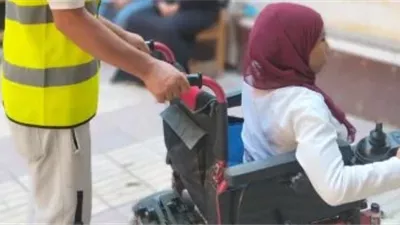 فتاة من ذوي الاحتياجات الخاصة تدلي بصوتها في انتخابات الشيوخ 2025