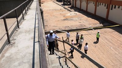 في إطار مبادرة حياة كريمة.. محافظ أسوان يتابع محطة معالجة صرف صحي بإقليت لخدمة 23 قرية