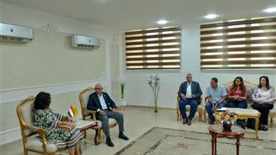 محافظ شمال سيناء يستقبل مدير الهلال الأحمر ووفدًا من الكنيسة الإنجيلية لتعزيز التعاون