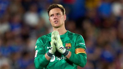 برشلونة يعلن سحب الشارة من تير شتيجن ويحدد القائد الجديد