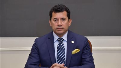 «إنجاز تاريخي لمصر».. وزير الرياضة يهنئ خالد العناني بعد فوزه برئاسة اليونسكو